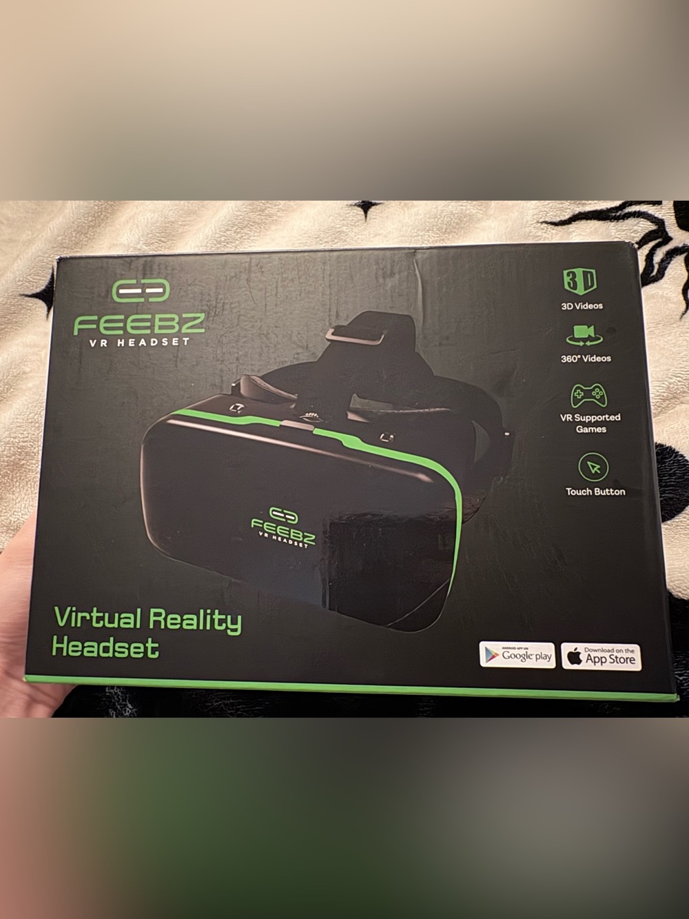 Black and Green Smartphone VR Headset - Immersive Virtual Reality